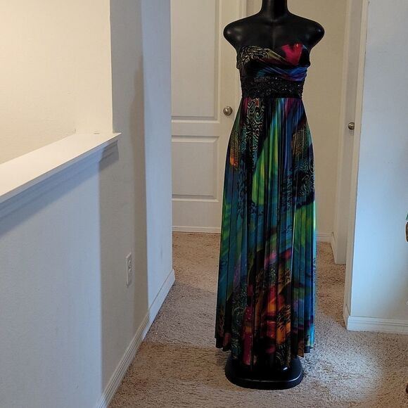 SPEECHLESS FORMAL MULTI-COLOR FLOOR LENGTH DRESS - Picture 3 of 15